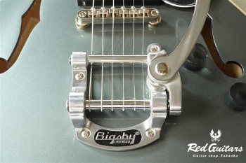 G2655T STREAMLINER CENTER BLOCK JR. DOUBLE-CUT WITH BIGSBY - Stirling Green
